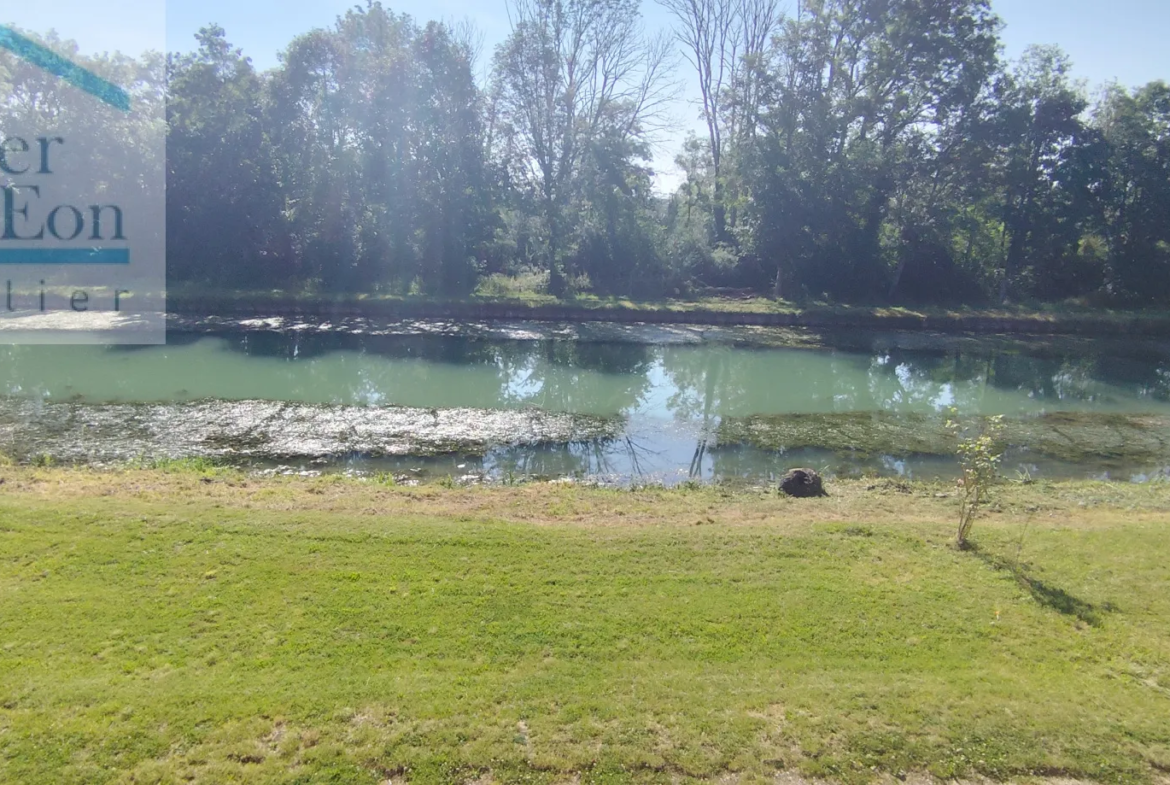 Maison isolée dans la campagne face au canal de Bourgogne T5 90m2 