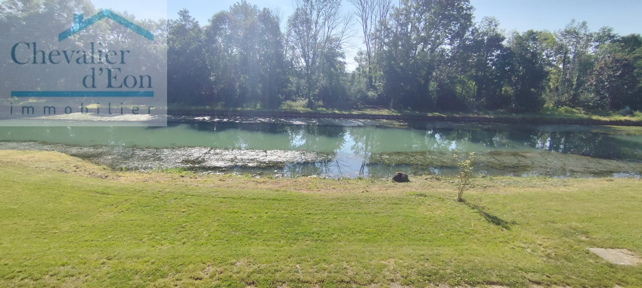 Maison isolée dans la campagne face au canal de Bourgogne T5 90m2 