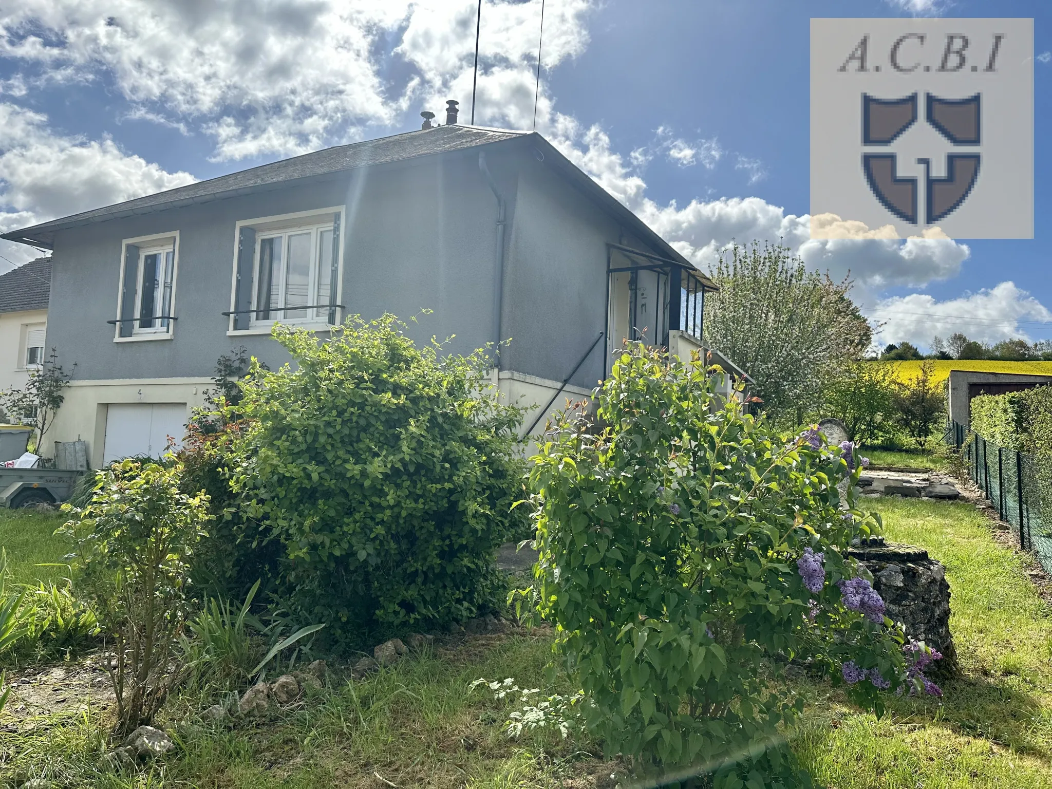 Pavillon sur sous-sol à Morée avec jardin et champs 