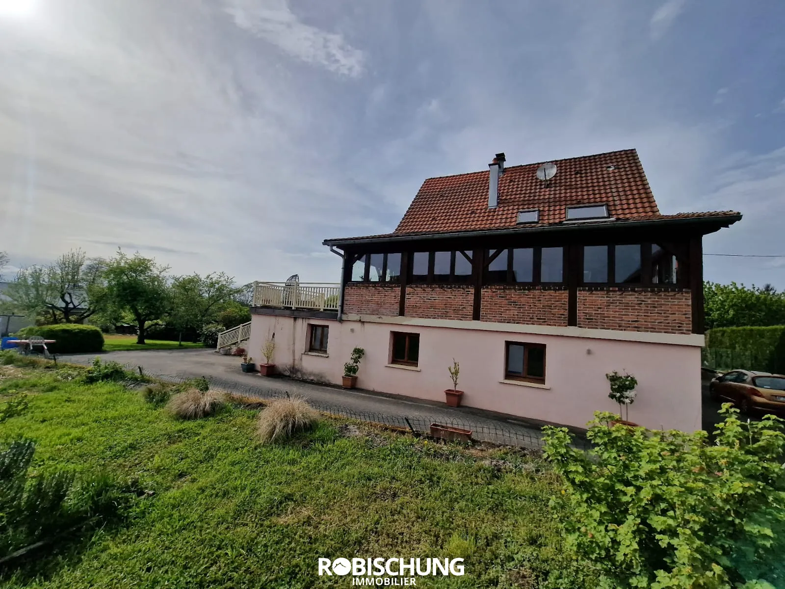 Belle Maison Individuelle avec Dépendance et Grand Terrain à Chavannes sur l etang 