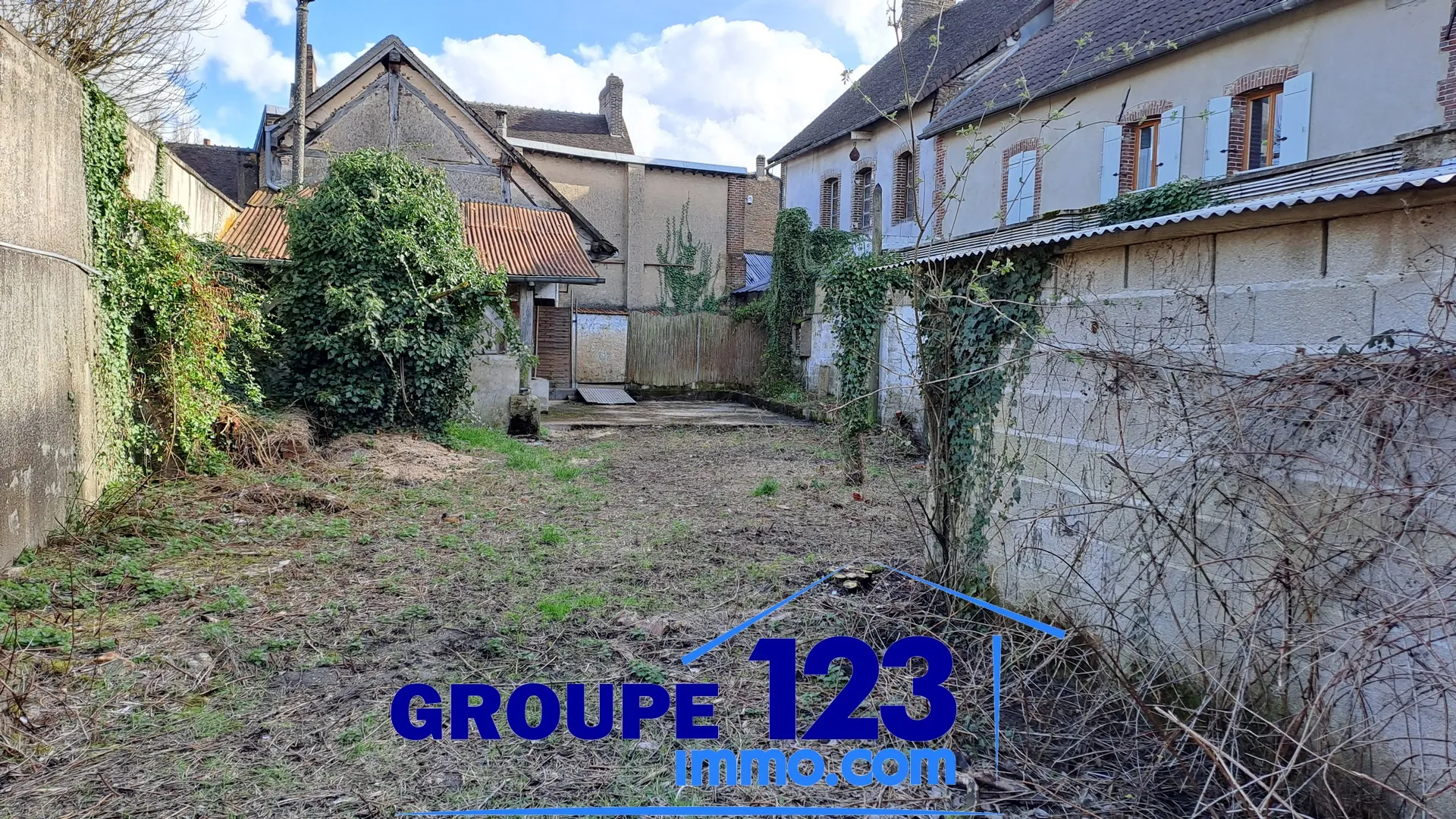 Maison Familiale à La Ferté Loupière avec Jardin 