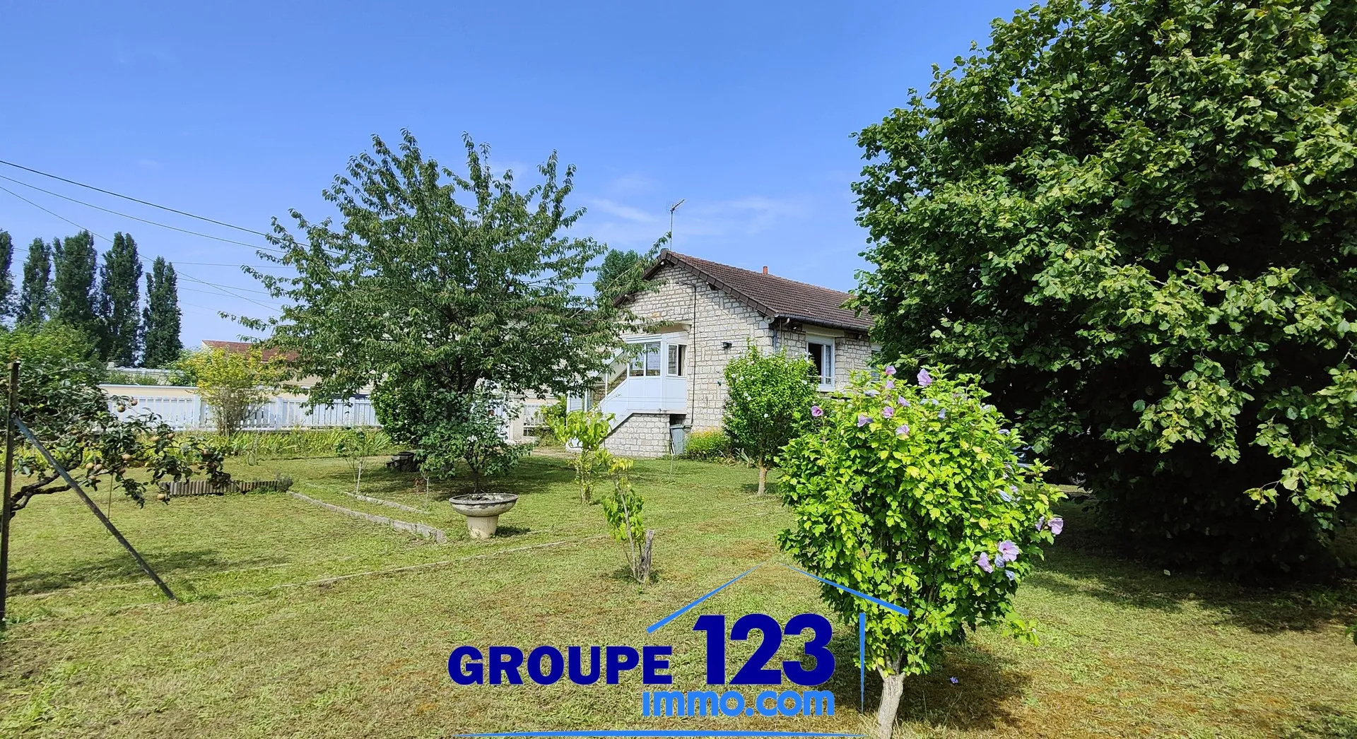 Maison mitoyenne à Migennes avec beau jardin arboré 