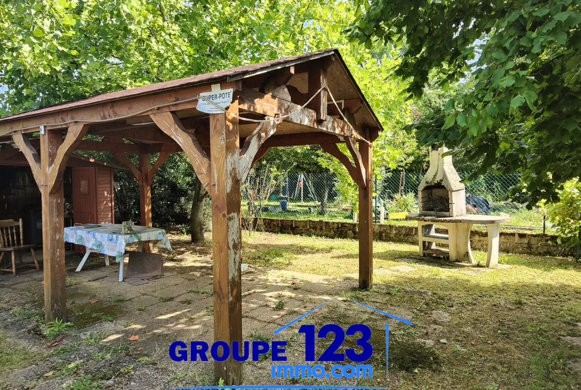 Maison mitoyenne à Migennes avec beau jardin arboré 