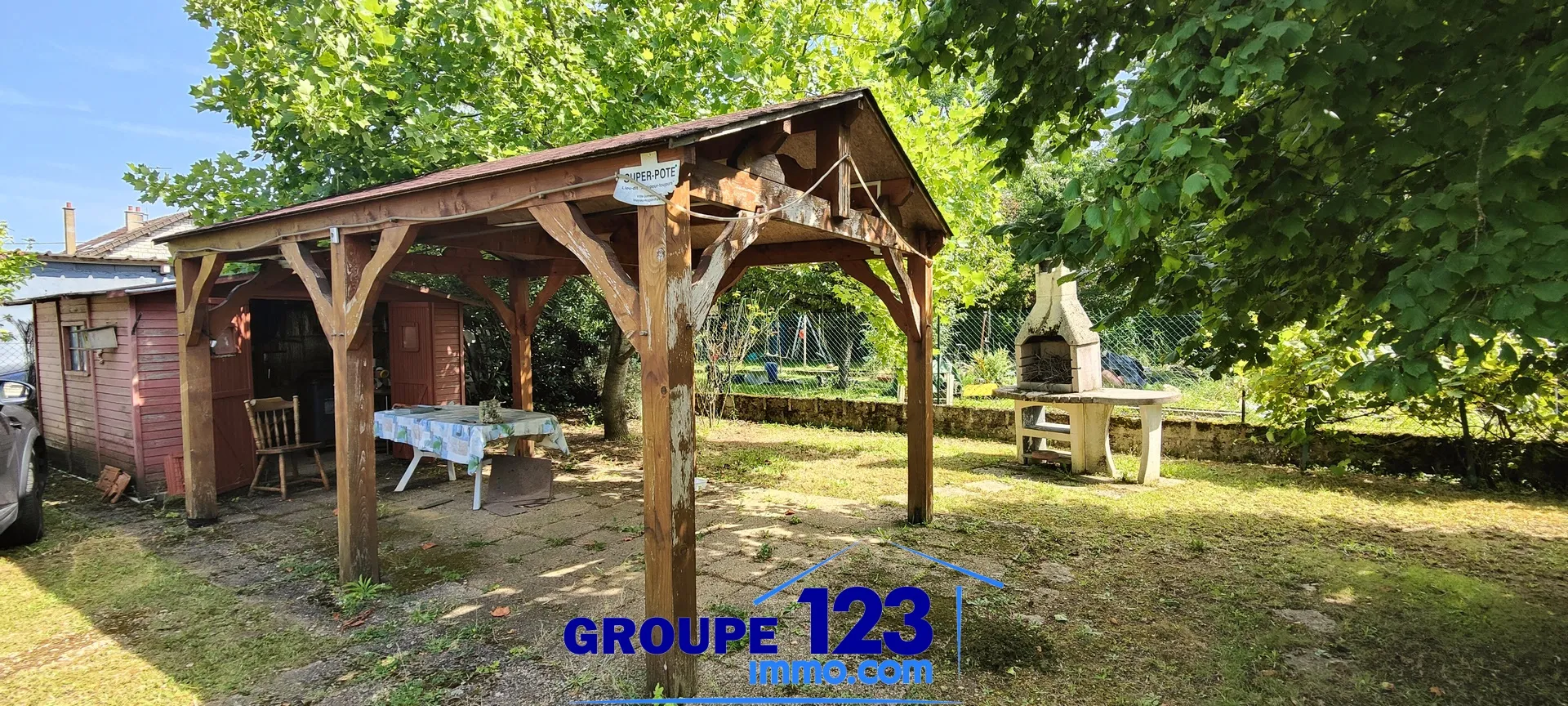 Maison mitoyenne à Migennes avec beau jardin arboré 