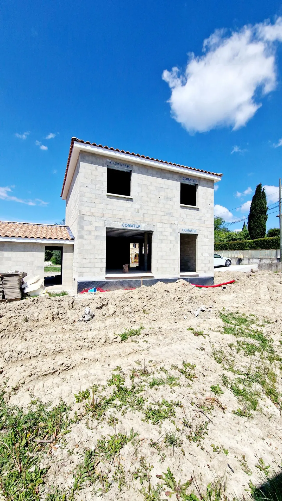 Villa Neuve avec Garage à Bollène 