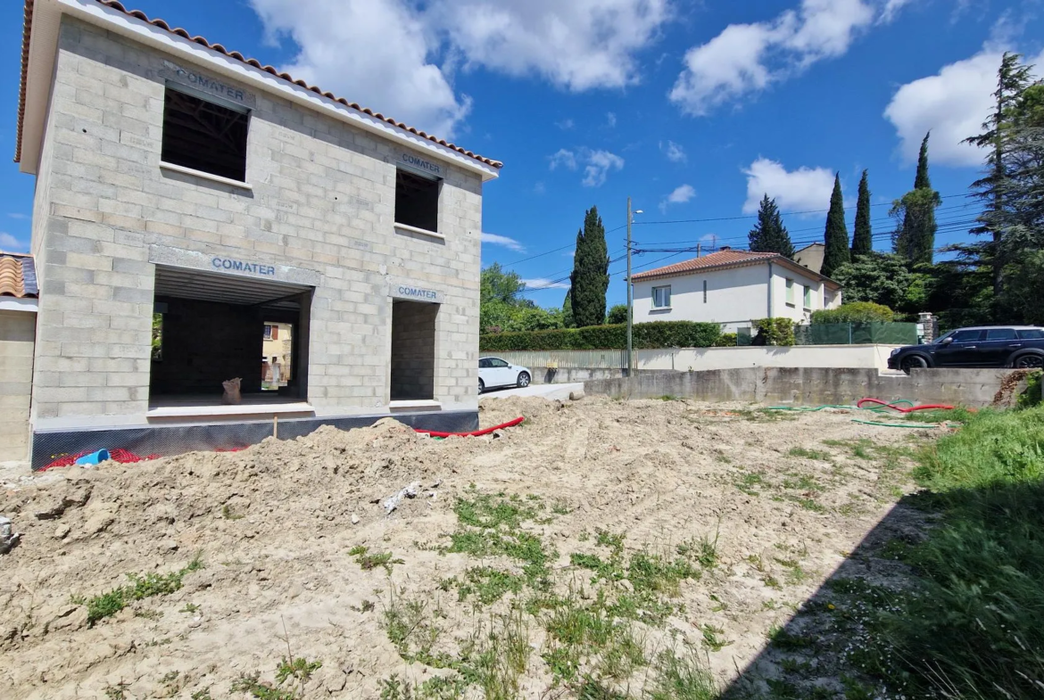 Villa Neuve avec Garage à Bollène 