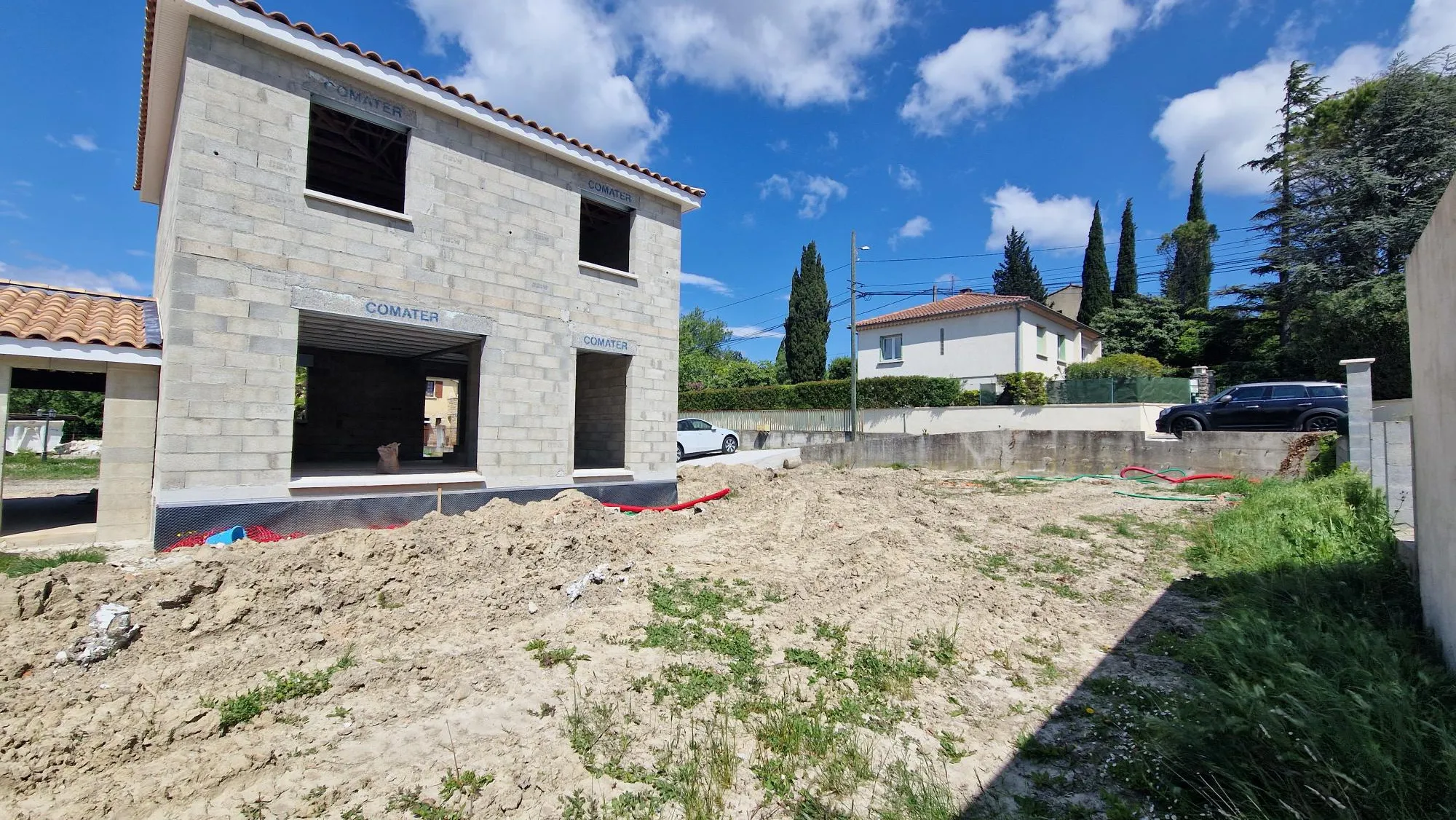 Villa Neuve avec Garage à Bollène 