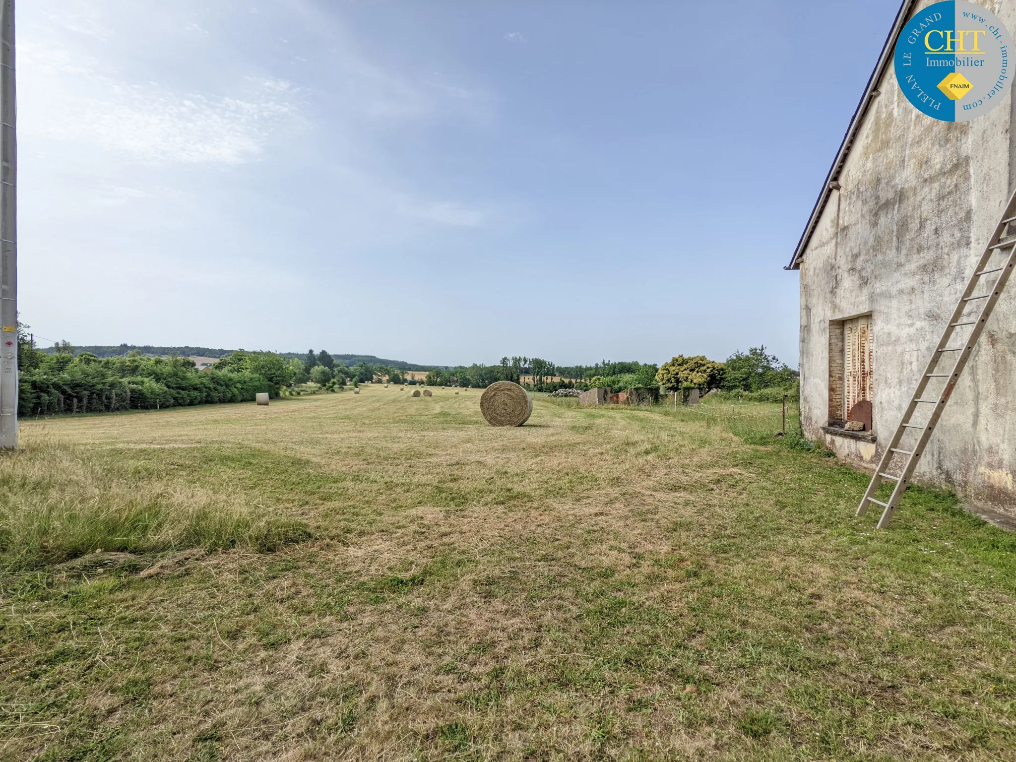 Bâtisse en pierres à rénover avec vue sur les champs - GUER 