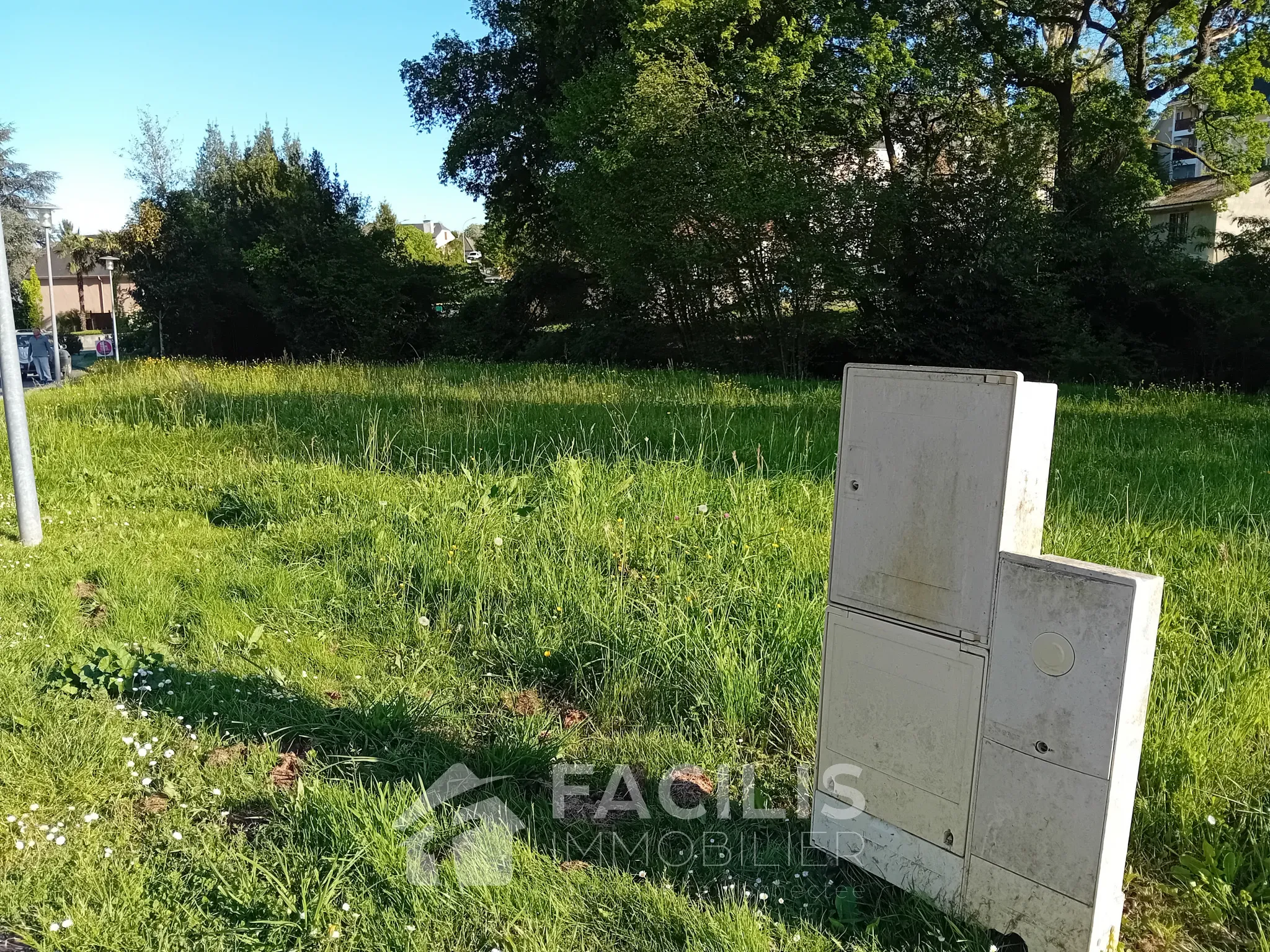 Terrain constructible de 893 m2 à Monein 