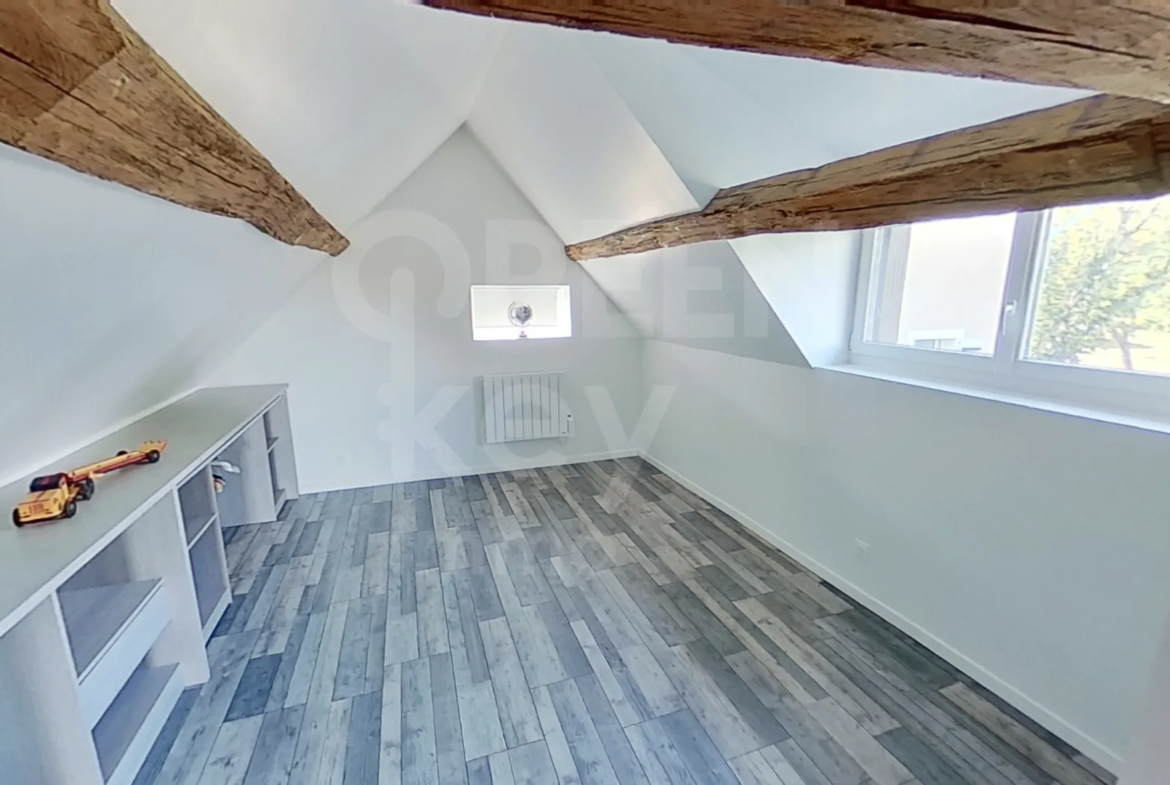 Maison rénovée avec 3 chambres et studio indépendant à Treigny 