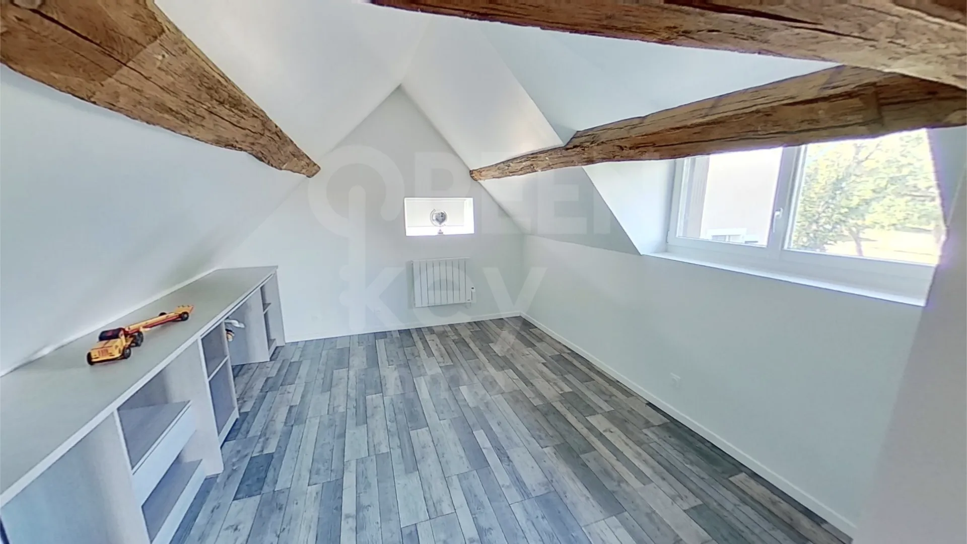 Maison rénovée avec 3 chambres et studio indépendant à Treigny 