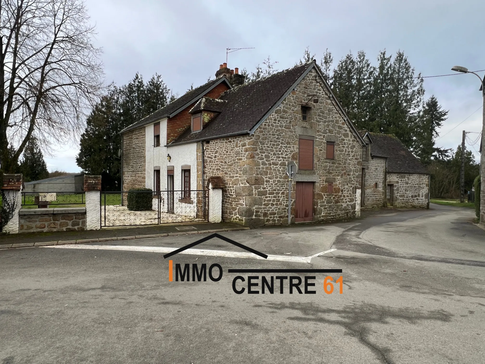 Maison 100m2 avec Terrain Constructible et Dépendances à La Ferté Macé 