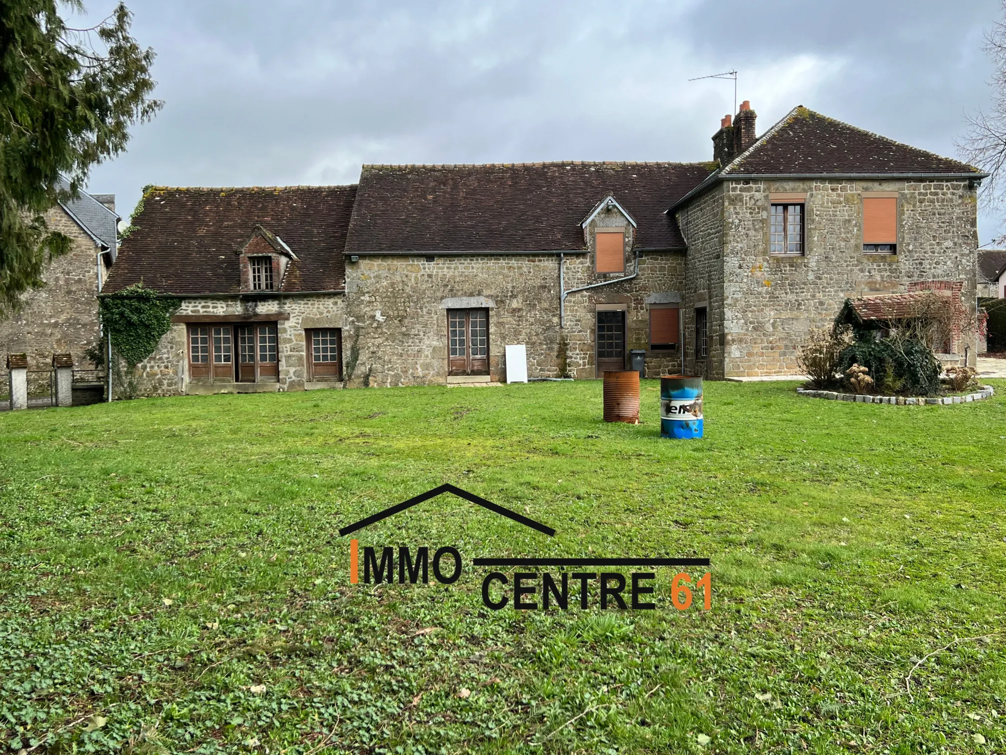 Maison 100m2 avec Terrain Constructible et Dépendances à La Ferté Macé 