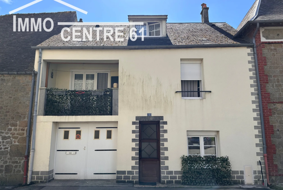 Maison de ville avec 3 chambres et garage à La Ferté Macé 