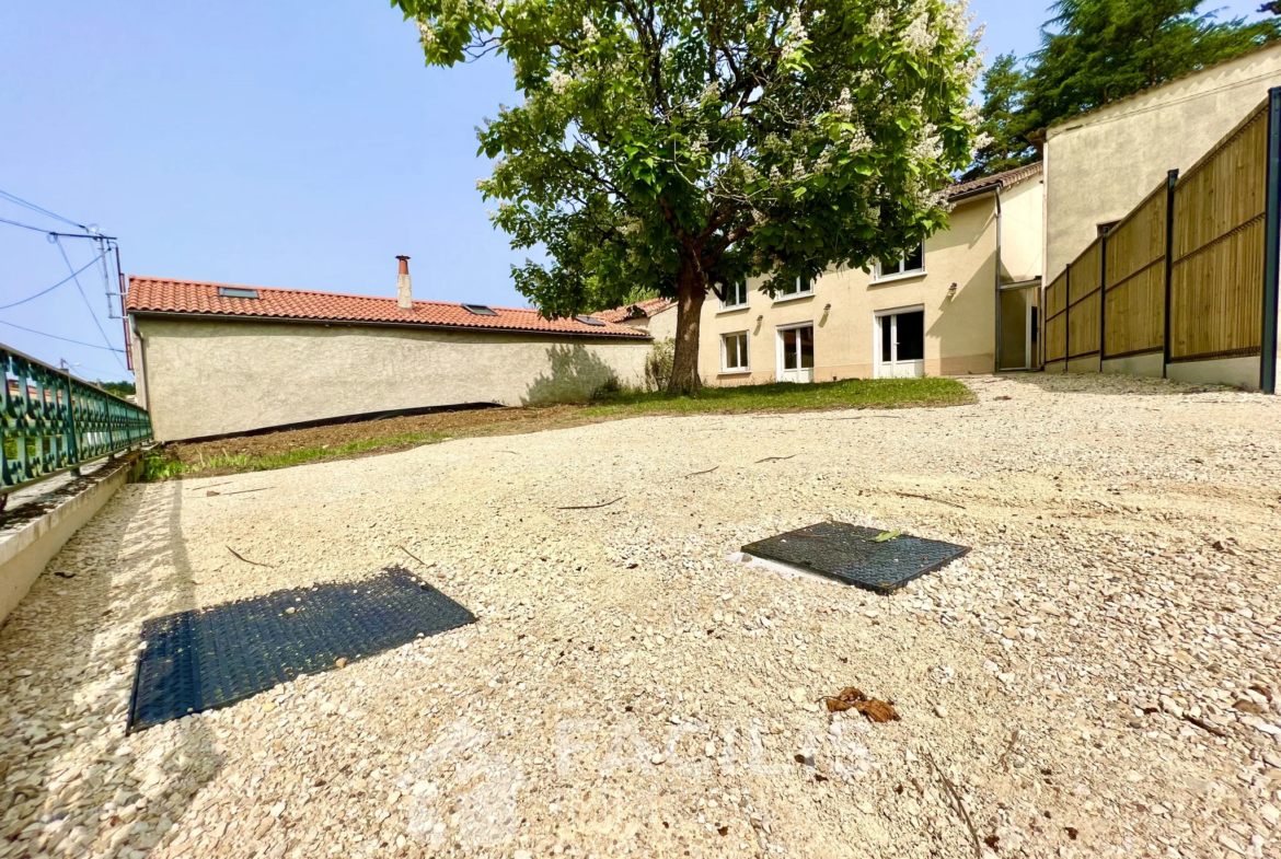 Maison rénovée à Béruges - 163m2, 4 chambres 