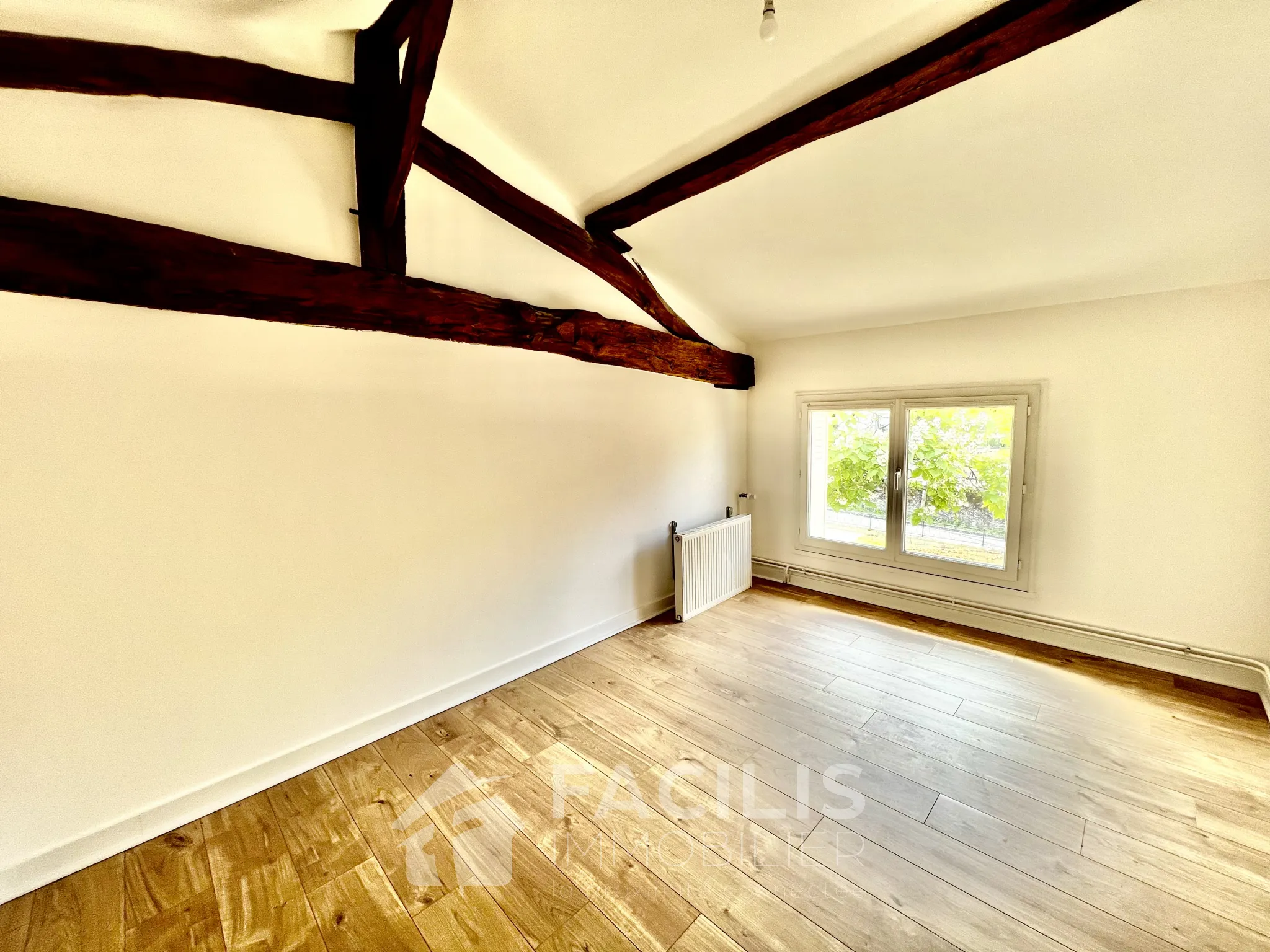 Maison rénovée à Béruges - 163m2, 4 chambres 