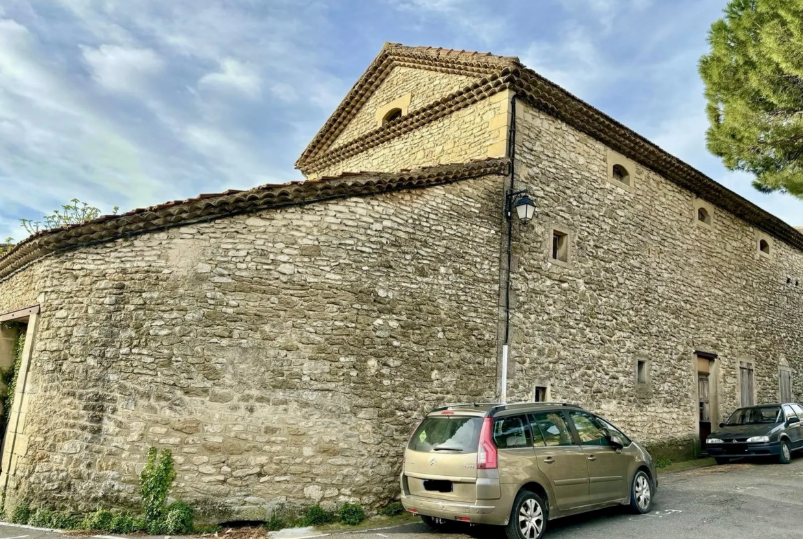 Grange à rénover à proximité de Grignan 