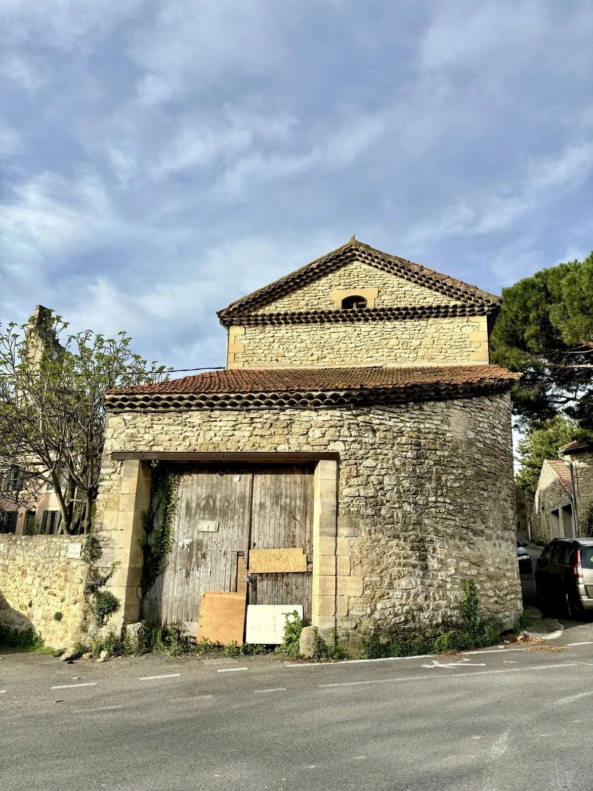 Grange à rénover à proximité de Grignan 