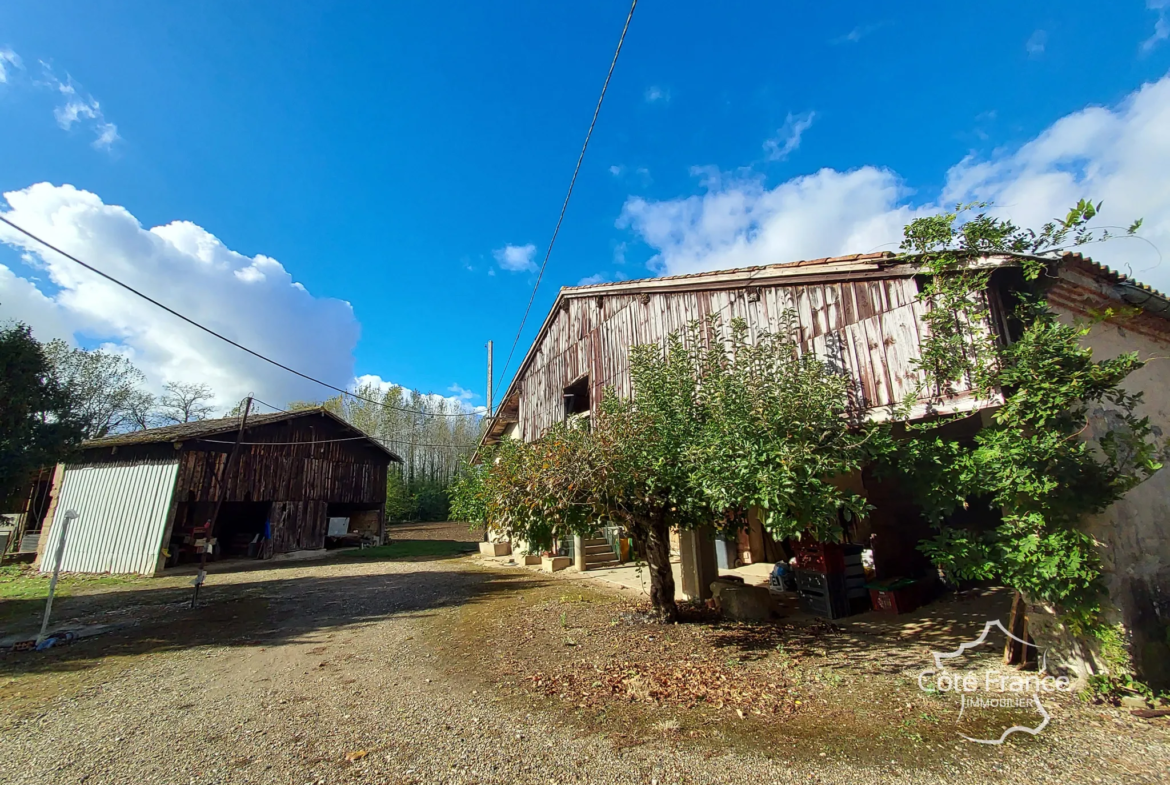 Ancienne ferme à rénover à 5 min de Marmande - 280 m2 habitables 