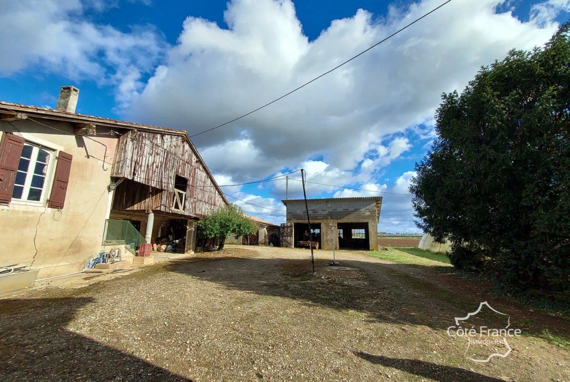 Ancienne ferme à rénover à 5 min de Marmande - 280 m2 habitables 