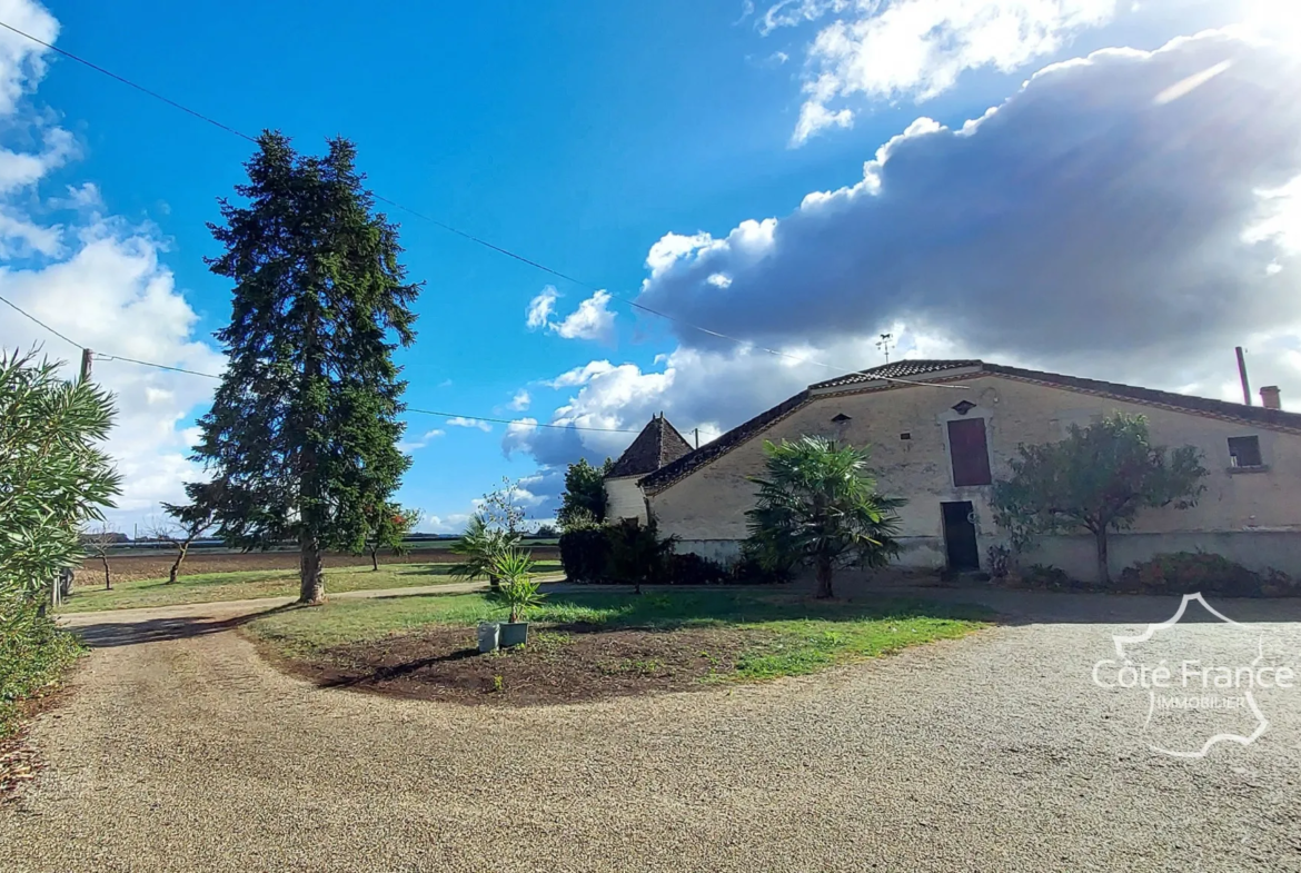 Ancienne ferme à rénover à 5 min de Marmande - 280 m2 habitables 