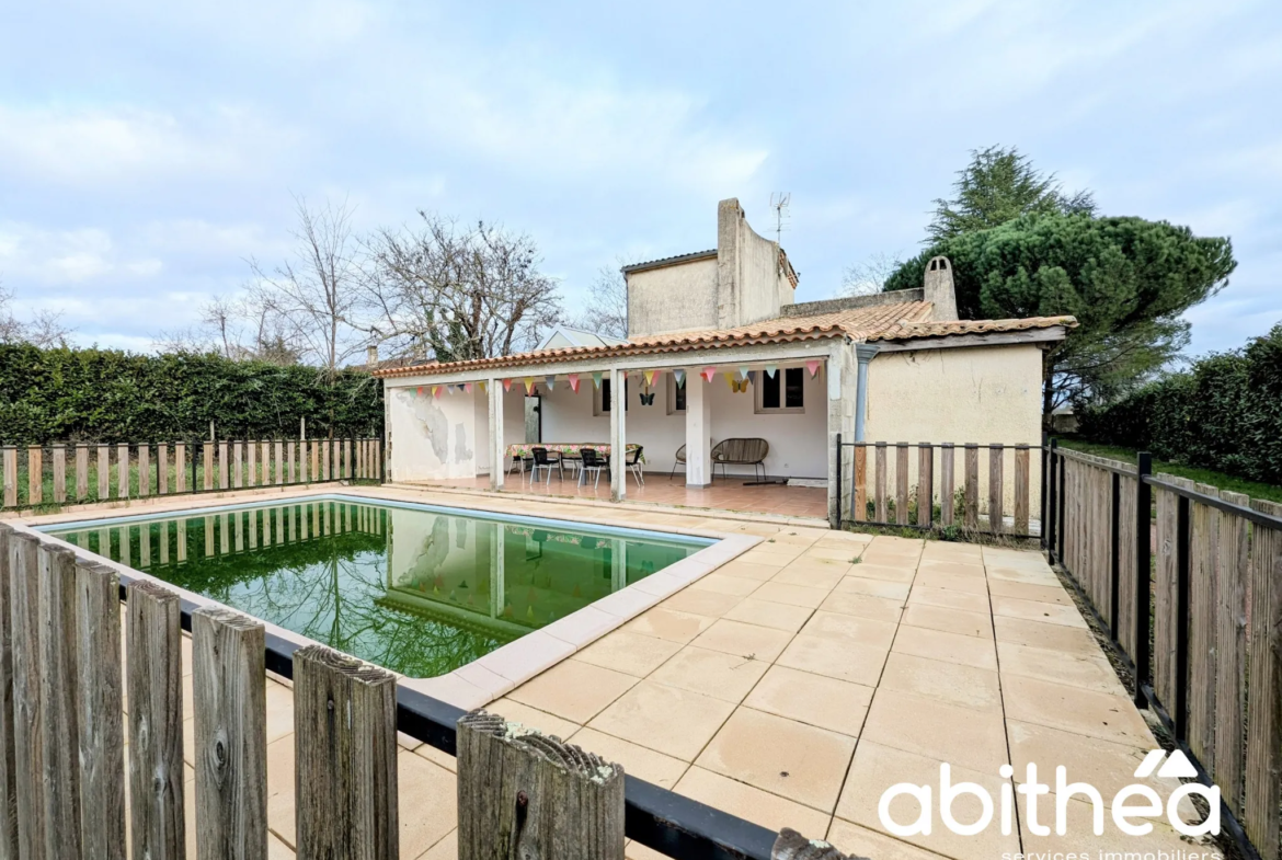 Maison individuelle avec du cachet, au calme avec grand garage et piscine ! 