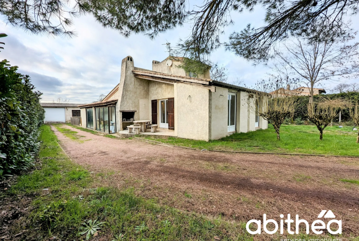 Maison individuelle avec du cachet, au calme avec grand garage et piscine ! 