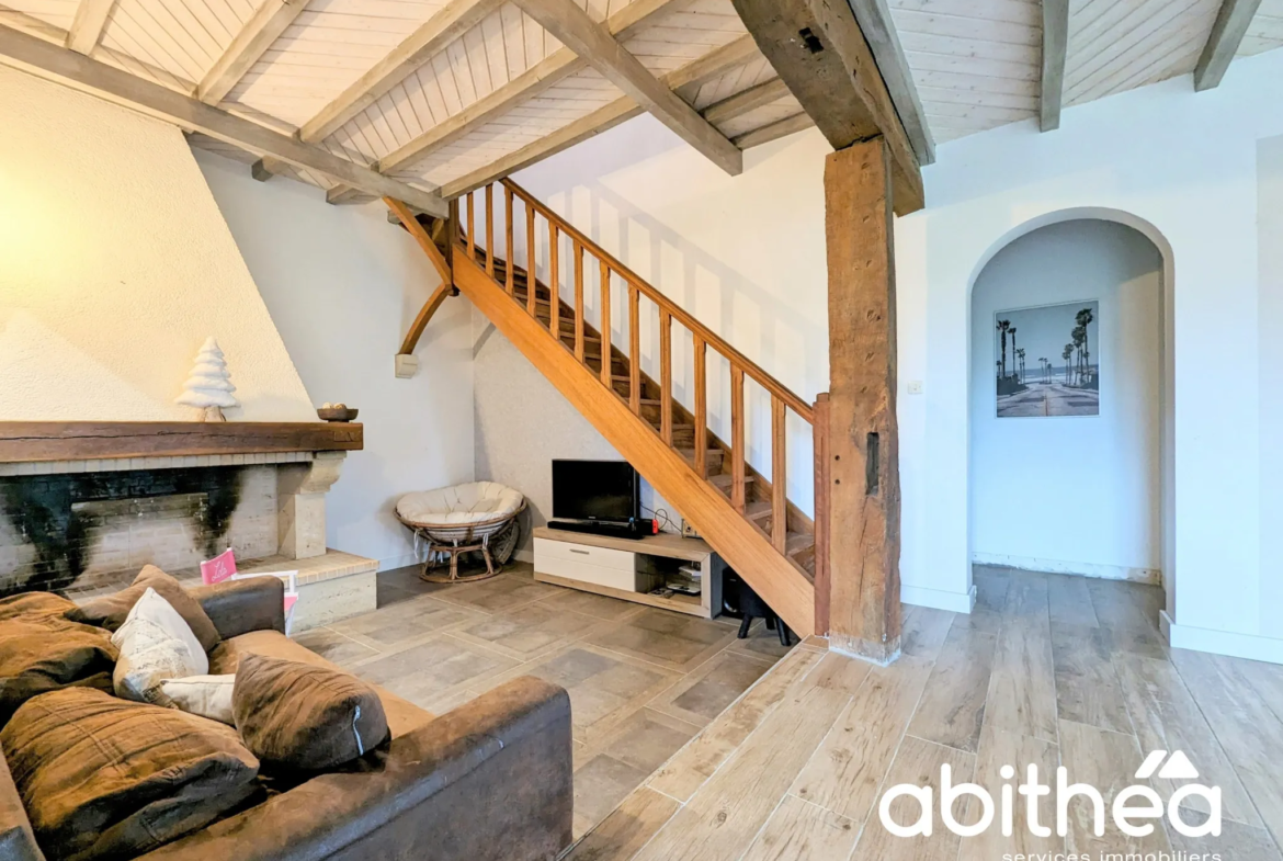 Maison individuelle avec du cachet, au calme avec grand garage et piscine ! 