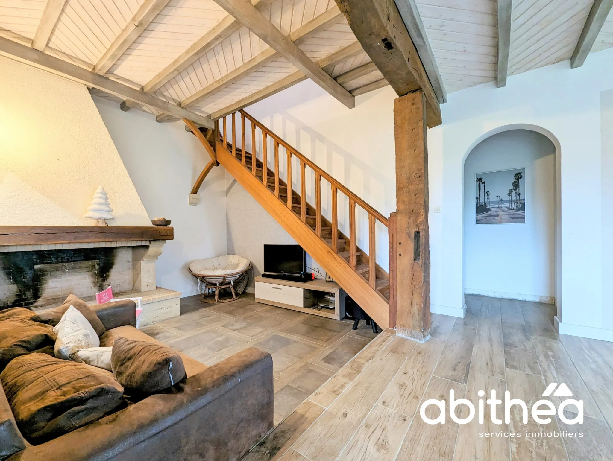 Maison individuelle avec du cachet, au calme avec grand garage et piscine ! 