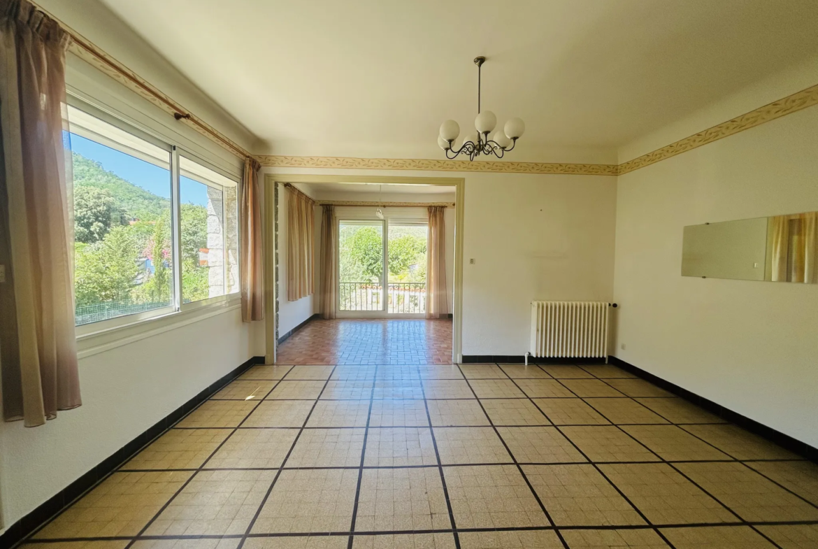 Maison Chaleureuse avec Vue sur les Montagnes à Arles-sur-Tech 