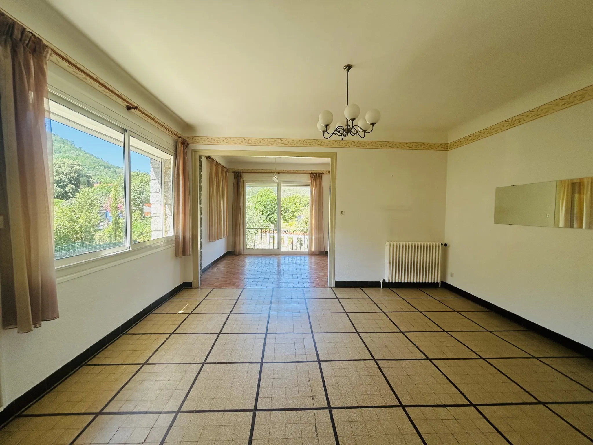 Maison Chaleureuse avec Vue sur les Montagnes à Arles-sur-Tech 