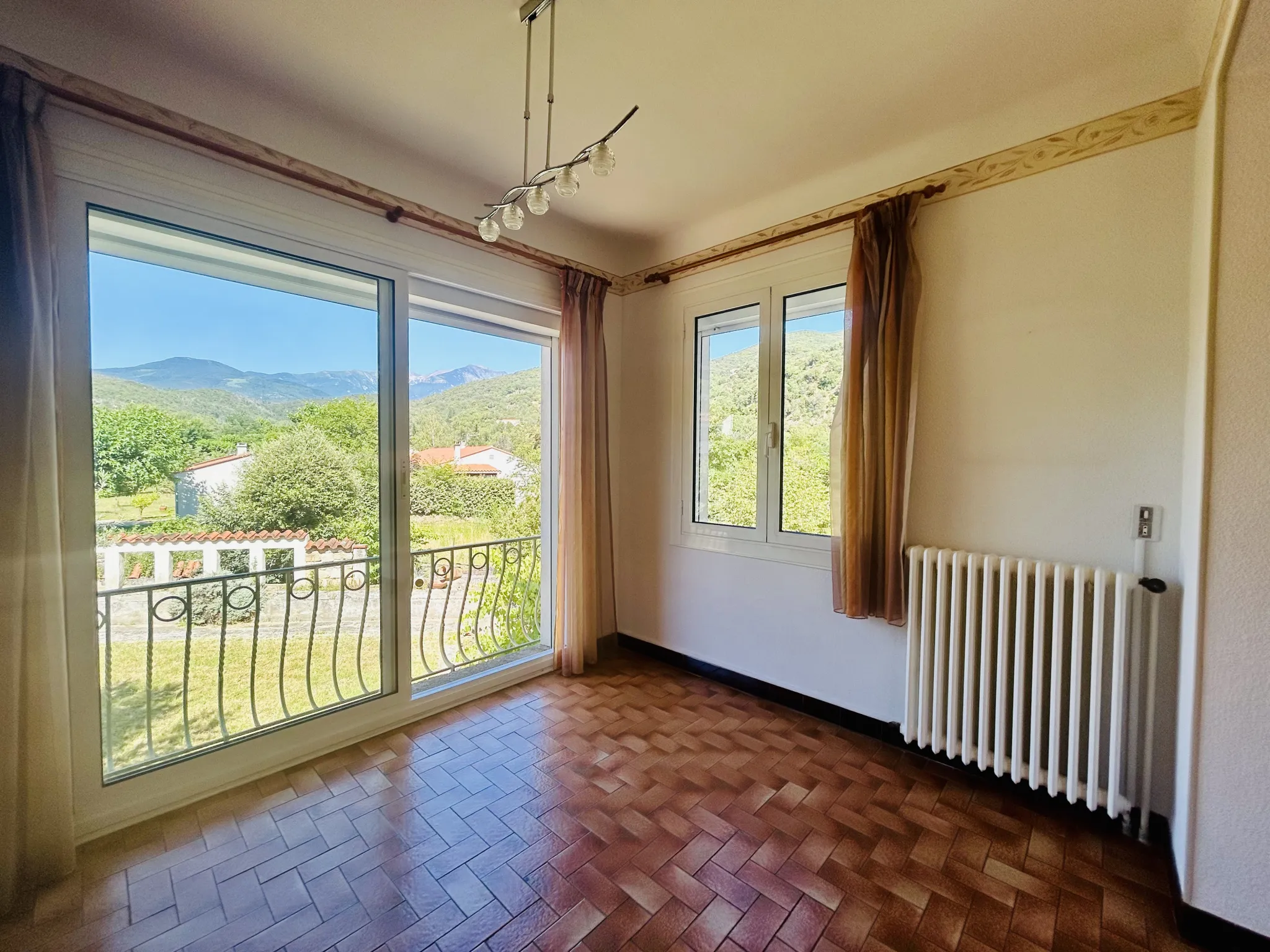 Maison Chaleureuse avec Vue sur les Montagnes à Arles-sur-Tech 