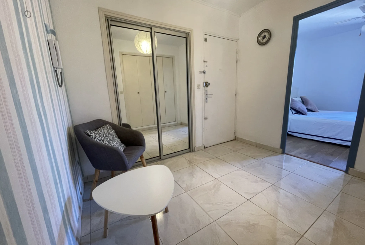 Appartement 3 pièces avec garage vue sur l'Hérault et la Cathédrale d'Agde 