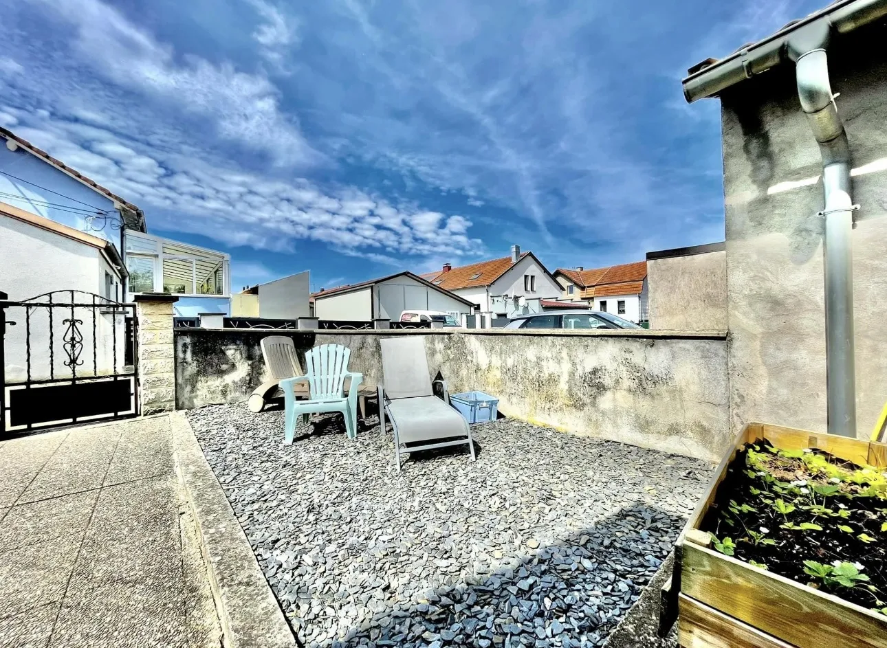 Maison Mitoyenne 100m2 à Sarralbe avec Jardin et Garage 