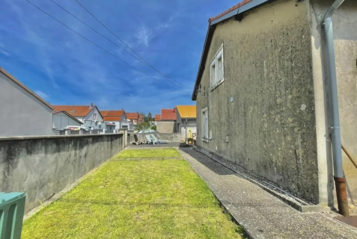 Maison Mitoyenne 100m2 à Sarralbe avec Jardin et Garage 