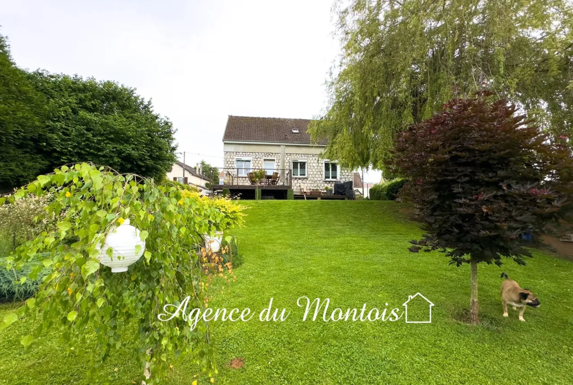 Pavillon Traditionnel avec Vue Détaillée à Donnemarie-Dontilly 