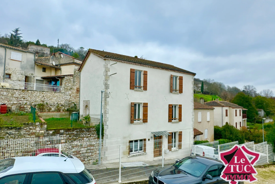 Maison de village à rénover avec 4 chambres à Penne d'Agenais 