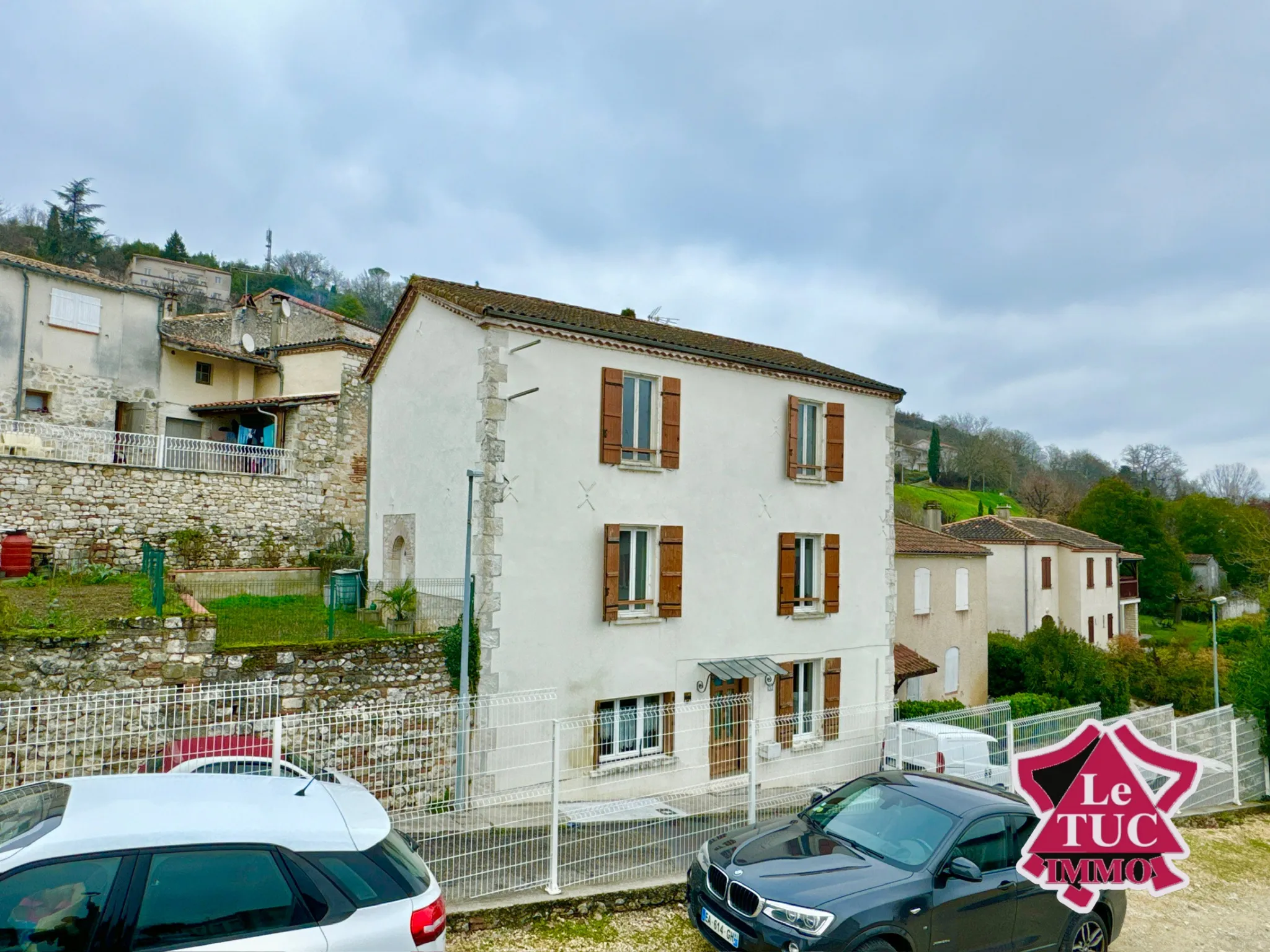 Maison de village à rénover avec 4 chambres à Penne d'Agenais 