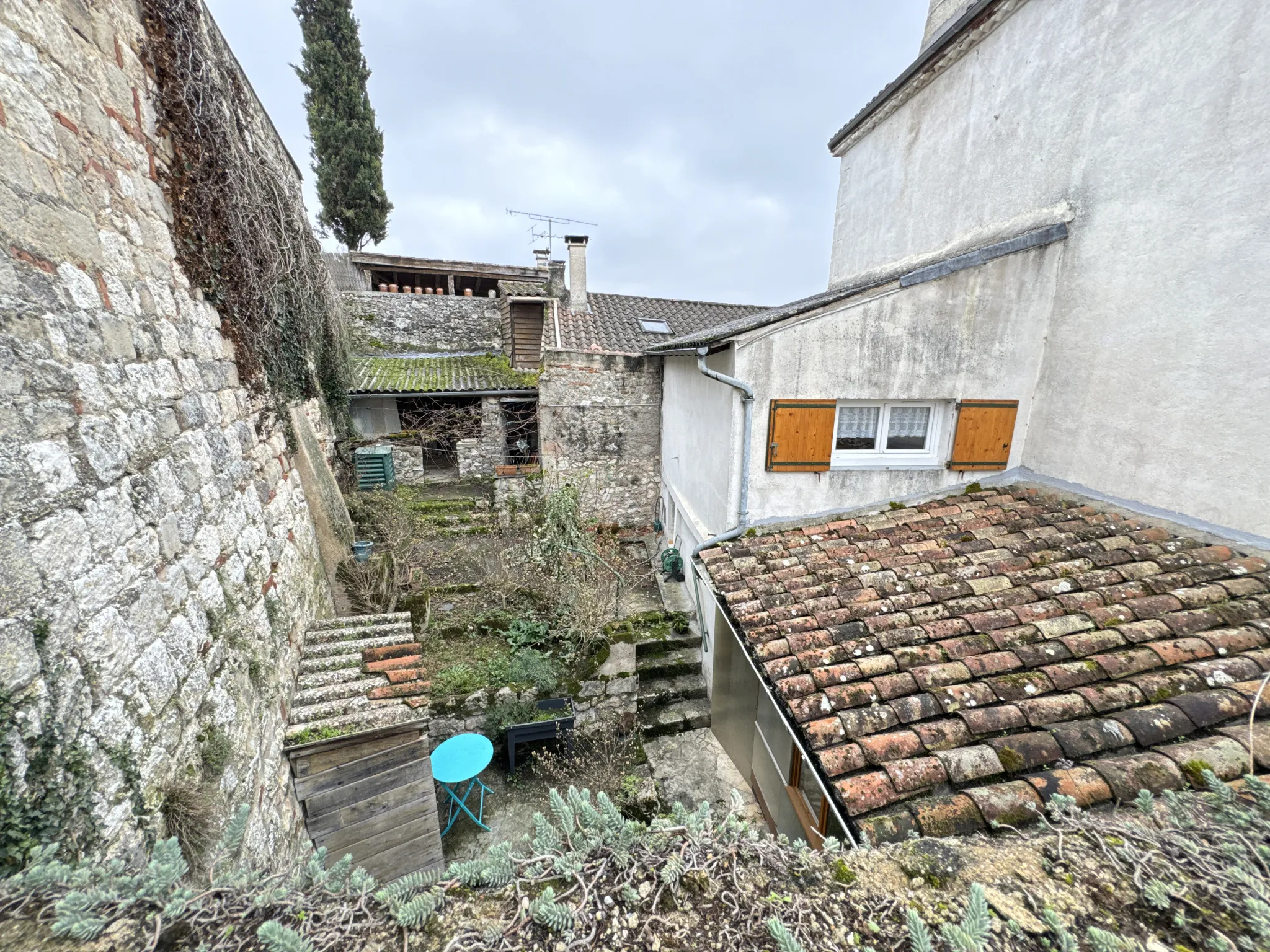 Maison de village à rénover avec 4 chambres à Penne d'Agenais 