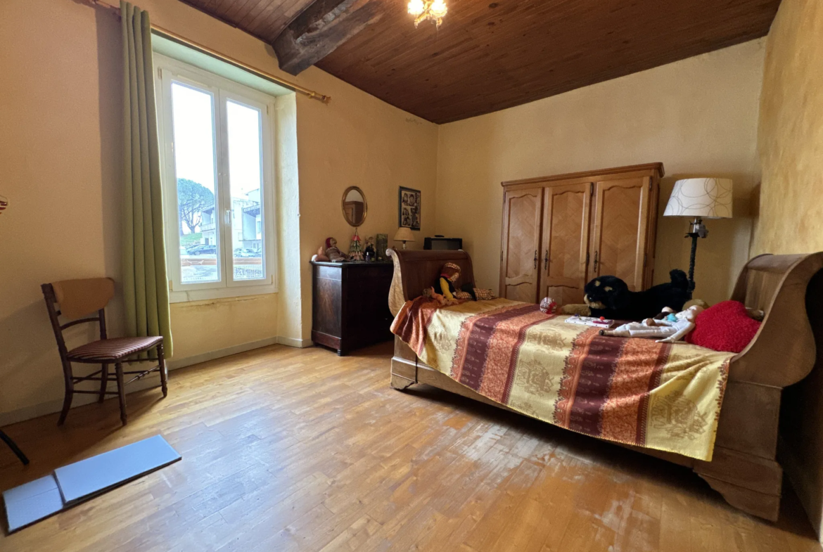 Maison de village à rénover avec 4 chambres à Penne d'Agenais 