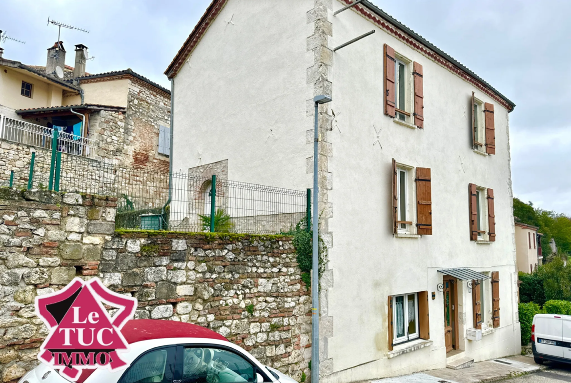 Maison de village à rénover avec 4 chambres à Penne d'Agenais 