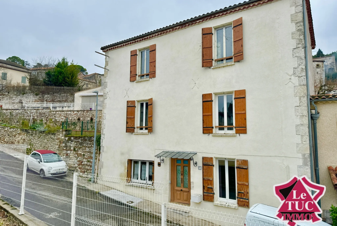 Maison de village à rénover avec 4 chambres à Penne d'Agenais 