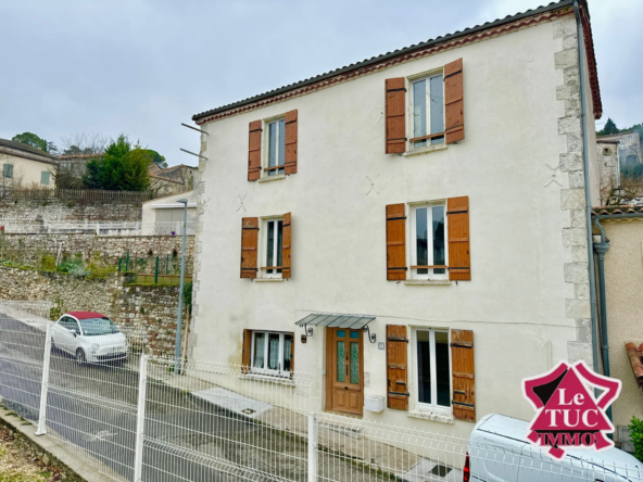 Maison de village à rénover avec 4 chambres à Penne d'Agenais