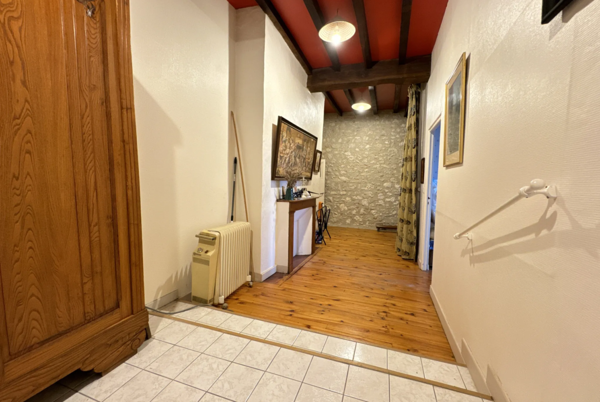 Maison de village à rénover avec 4 chambres à Penne d'Agenais 