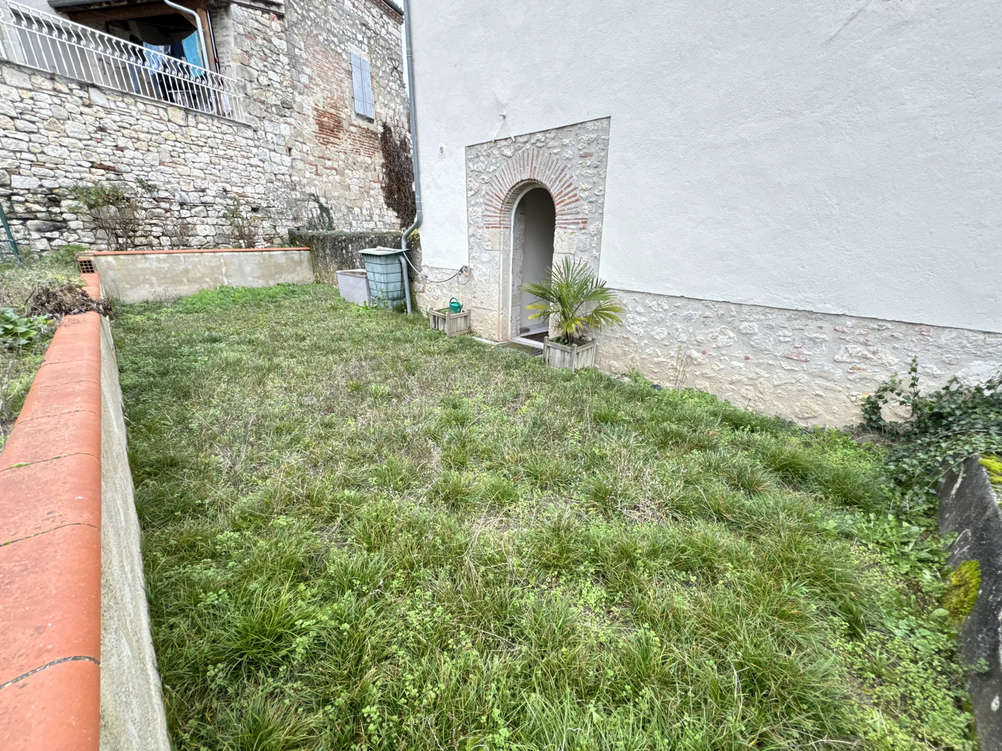 Maison de village avec jardin et cour privative à Penne d'Agenais 