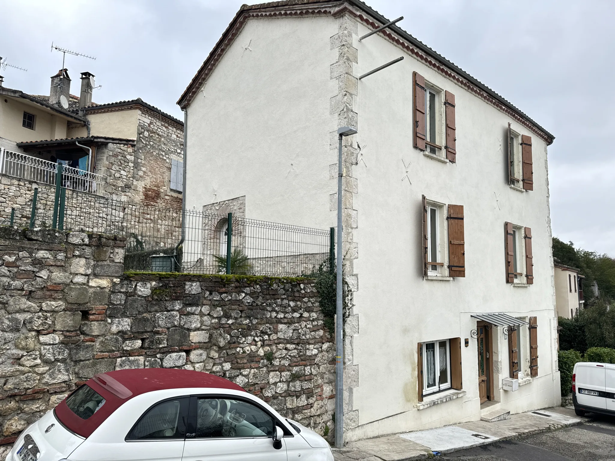 Maison de village avec jardin et cour privative à Penne d'Agenais 