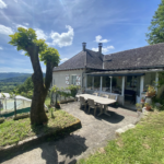 Maison Familiale avec Vue sur la Vallée à Argentat