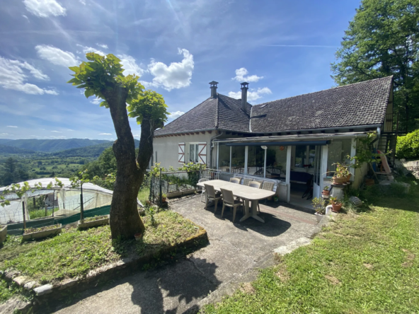 Maison Familiale avec Vue sur la Vallée à Argentat