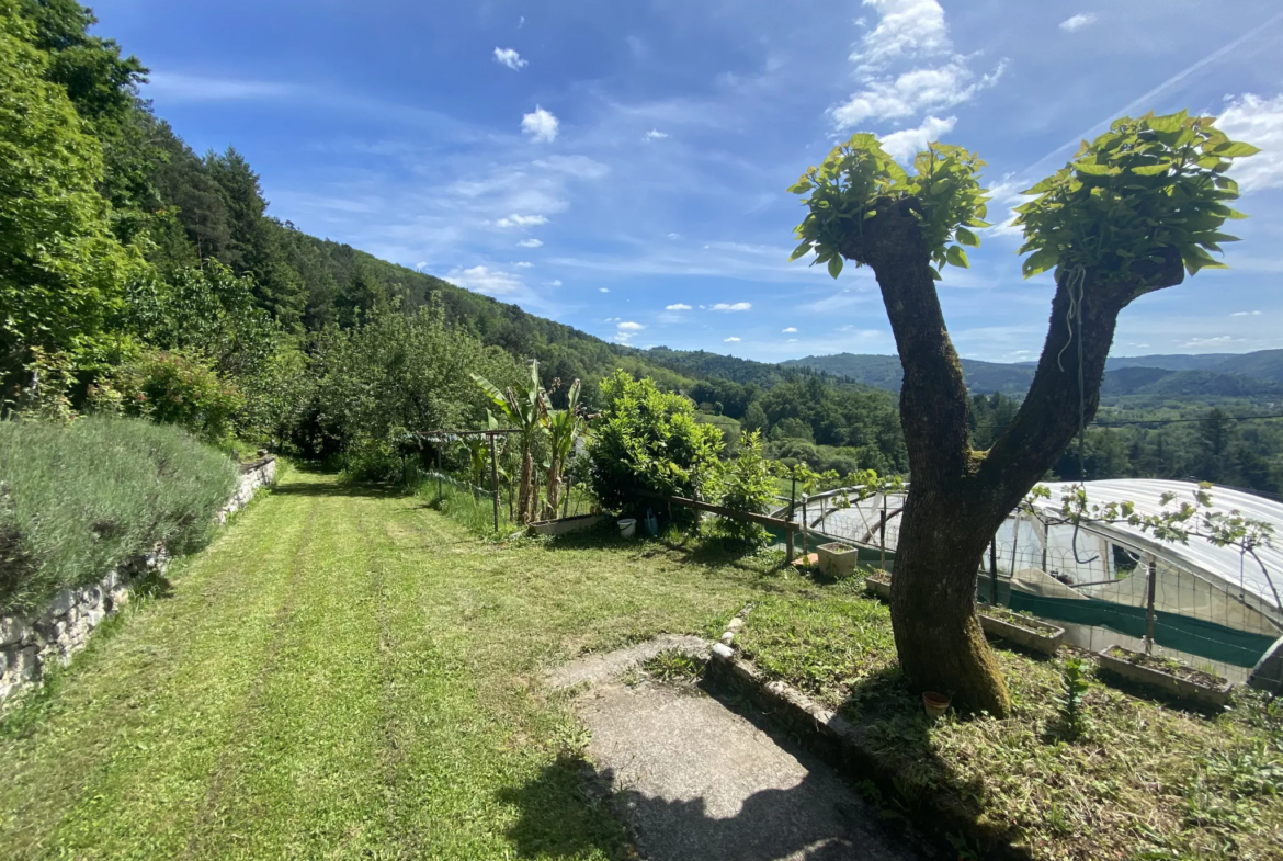 Maison Familiale avec Vue sur la Vallée à Argentat 