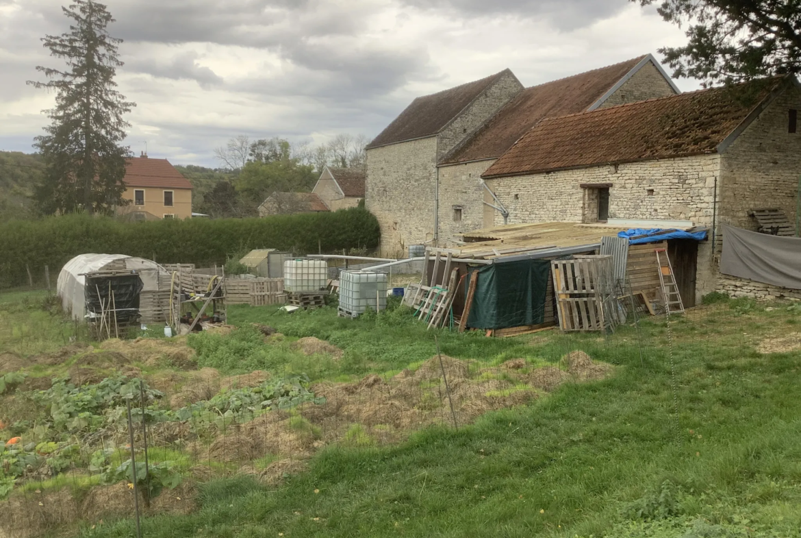 Ferme avec Dépendances à Montbard 